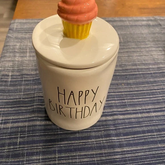 🎉HOST PICK🎉 Rare Rae Dunn birthday candle - Picture 1 of 5